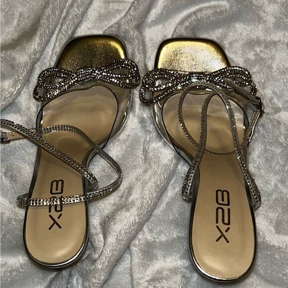 Women’s Silver Strappy Heels X2B Size 6 Regular 4 Inch Heels - Picture 3 of 9